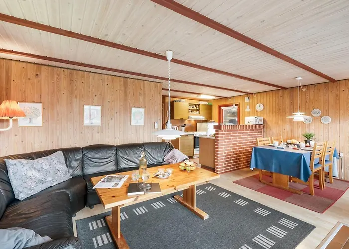 Samine - 1-2km From The Sea By Interhome